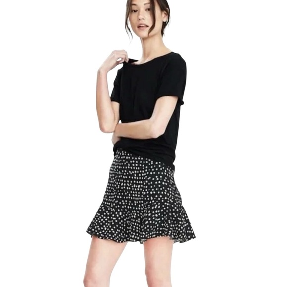 NWT | BANANA REPUBLIC POLKA DOT MINI SKIRT RUFFLE HEM BLACK & WHITE | SIZE 10 - Picture 2 of 8